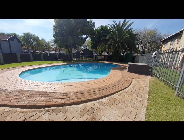 2 BEDROOM SECTIONAL TITLE FOR SALE IN VERWOERDPARK